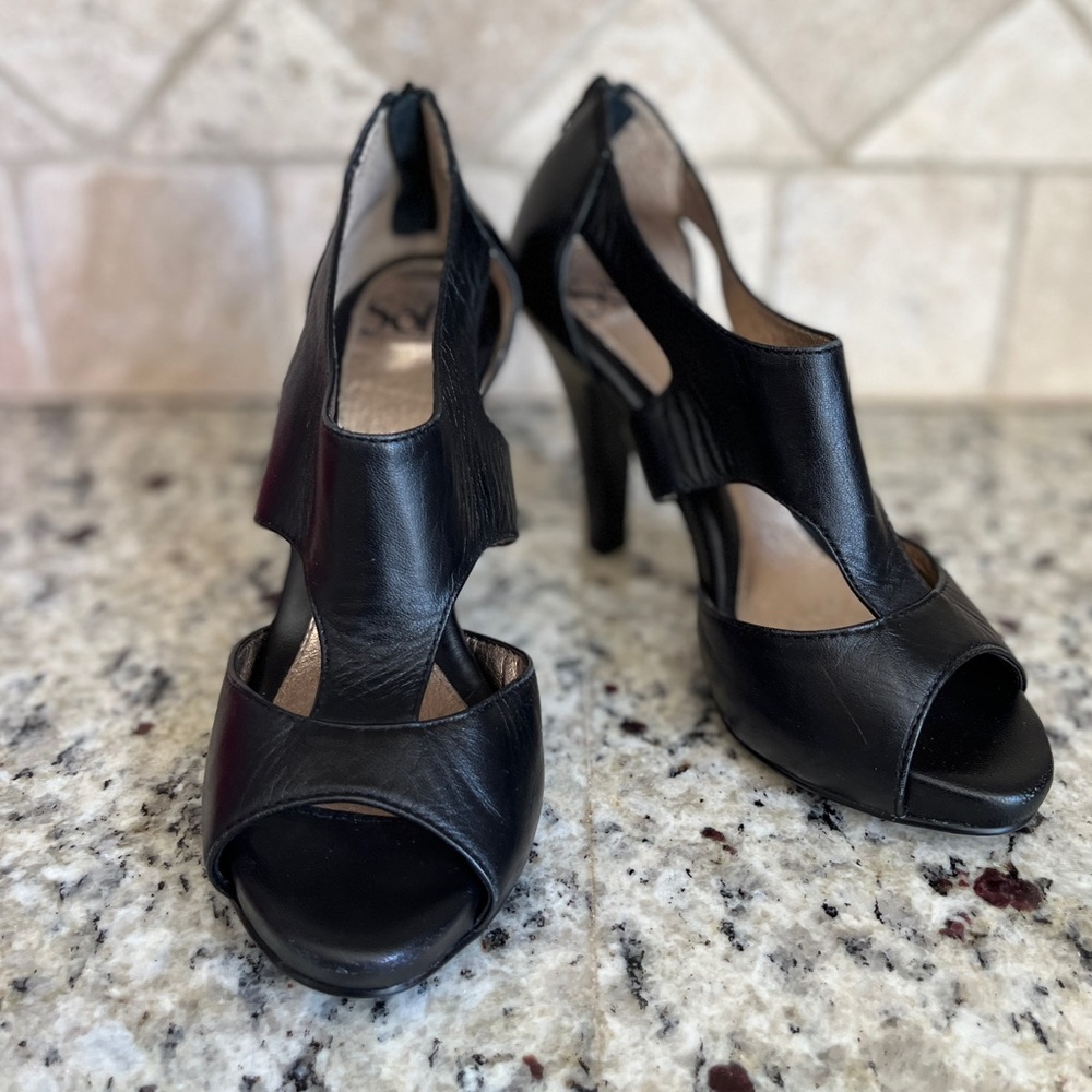 Sofft Black Leather Sandal Back Zipper Heels